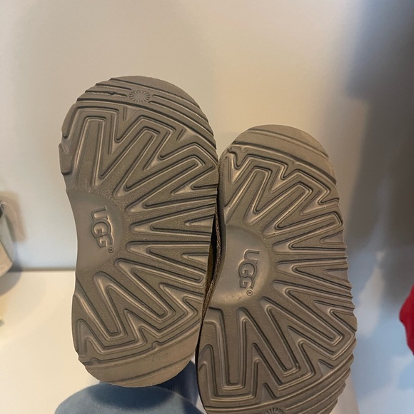 Toddler UGG Classic Short Gray Boots 7c - Picture 5 of 8